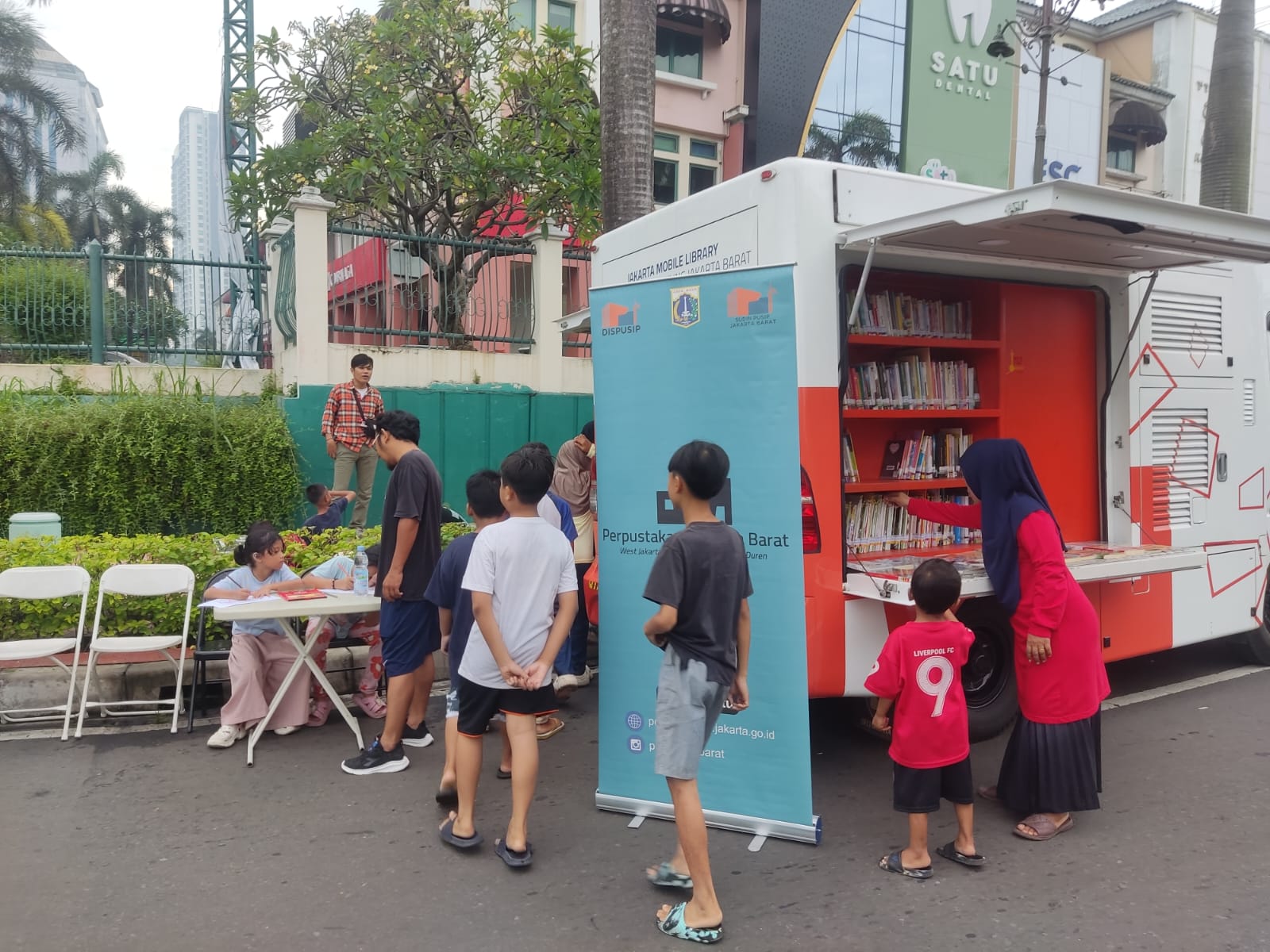 Layanan Mobil Perpustakaan Keliling Hadir Di Hari Bebas Kendaraan Bermotor (HBKB)